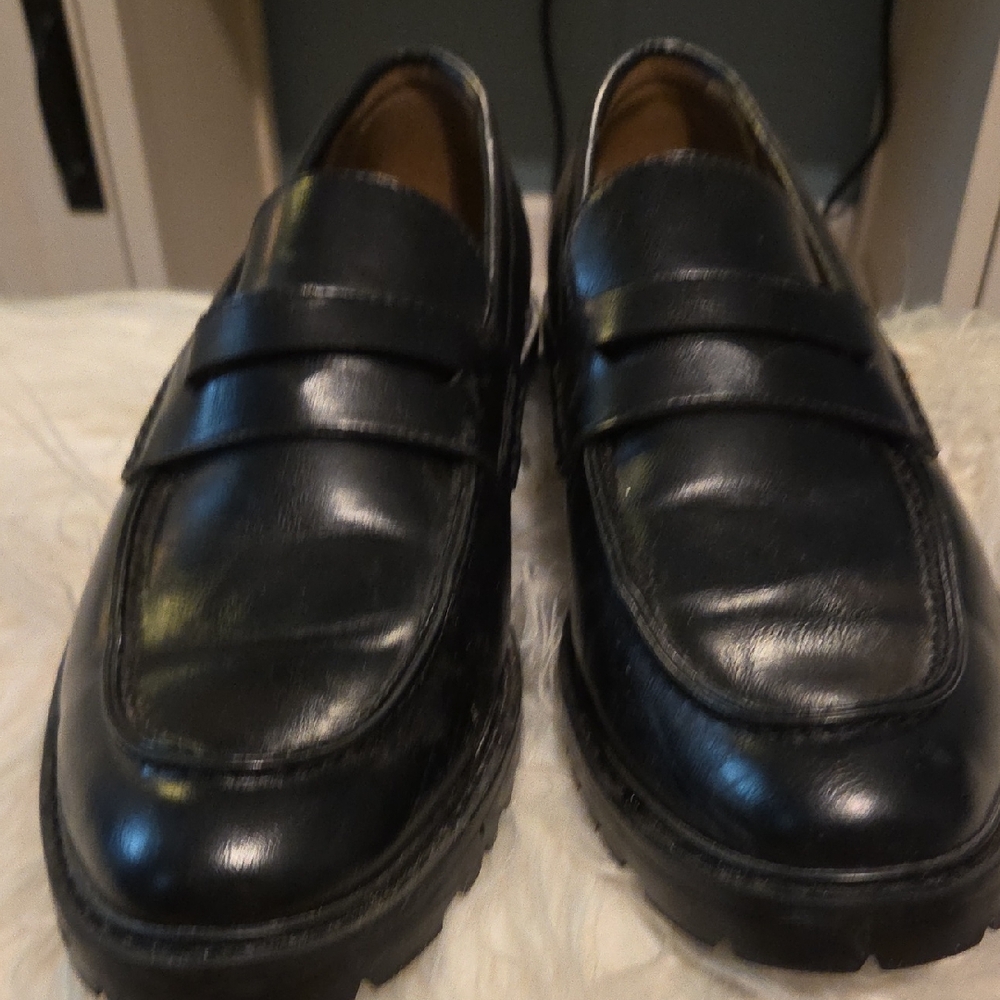 Madden NYC  M10 1Sleek Black Leather Slip-On Loafers